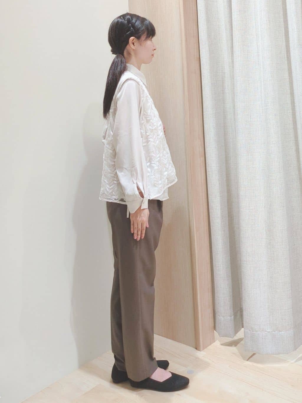 Yuiさんの「grove｜リーフ刺繍スパンコールベスト＆ブラウスセット」を使ったコーディネート