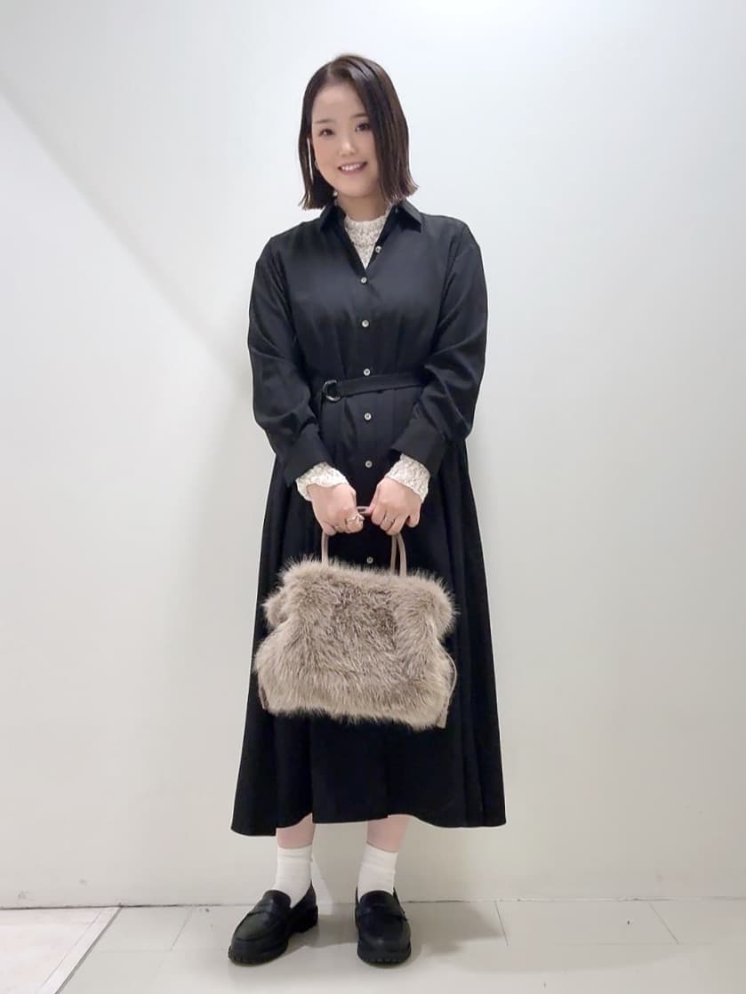 YUIさんの「UNTITLED｜【前開きボタン/ベルト付/羽織シャツ/】2WAYトレンチ風ワンピース」を使ったコーディネート