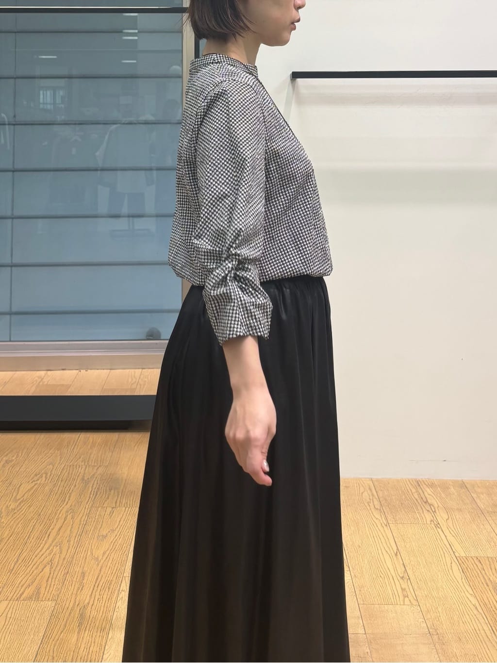 asamiさんの「INDIVI｜レザー調ギャザースカート」を使ったコーディネート