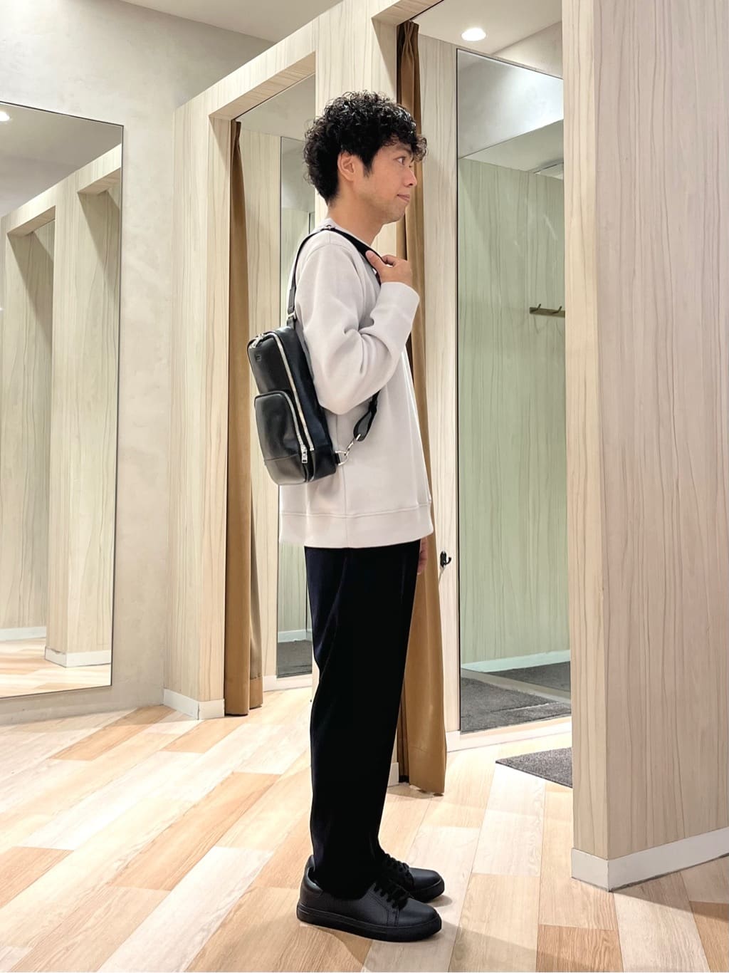 URAさんの「TAKEO KIKUCHI｜【尾州織】クルーネック カットソー」を使ったコーディネート