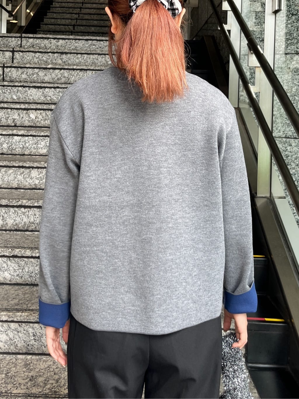 HANNAさんの「OPAQUE.CLIP｜メタルチャーム付きラメニットバッグ」を使ったコーディネート