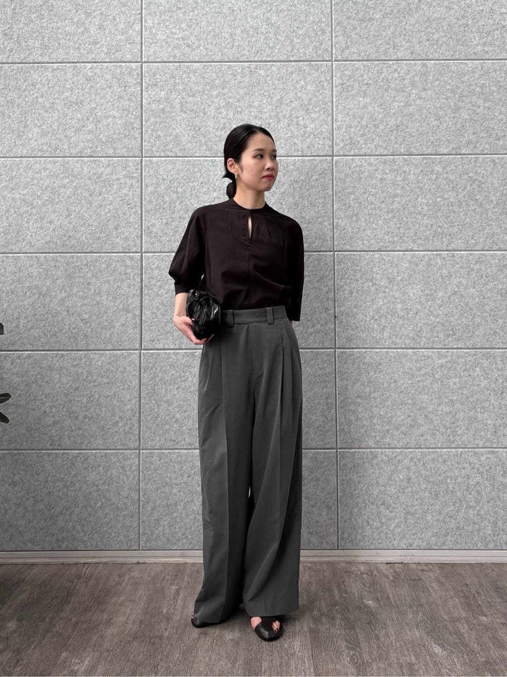 ひなさんの「INDIVI｜ボトルネックブラウス」を使ったコーディネート