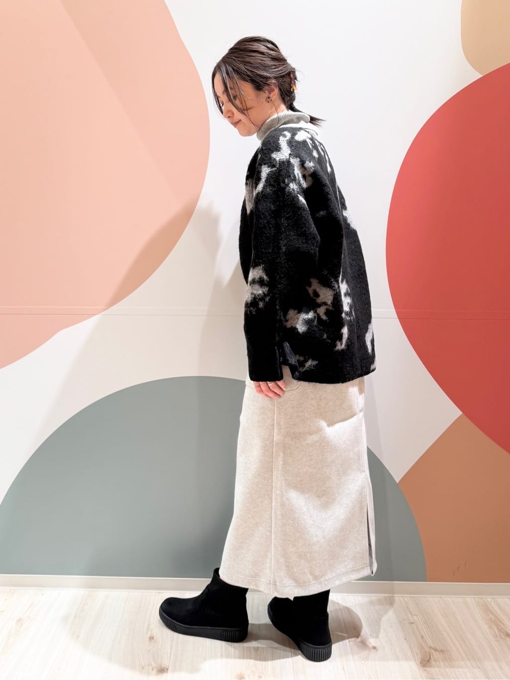 長女さんの「SHOO･LA･RUE｜羽織るだけでスタイリングの主役に 起毛柄カーディガン」を使ったコーディネート