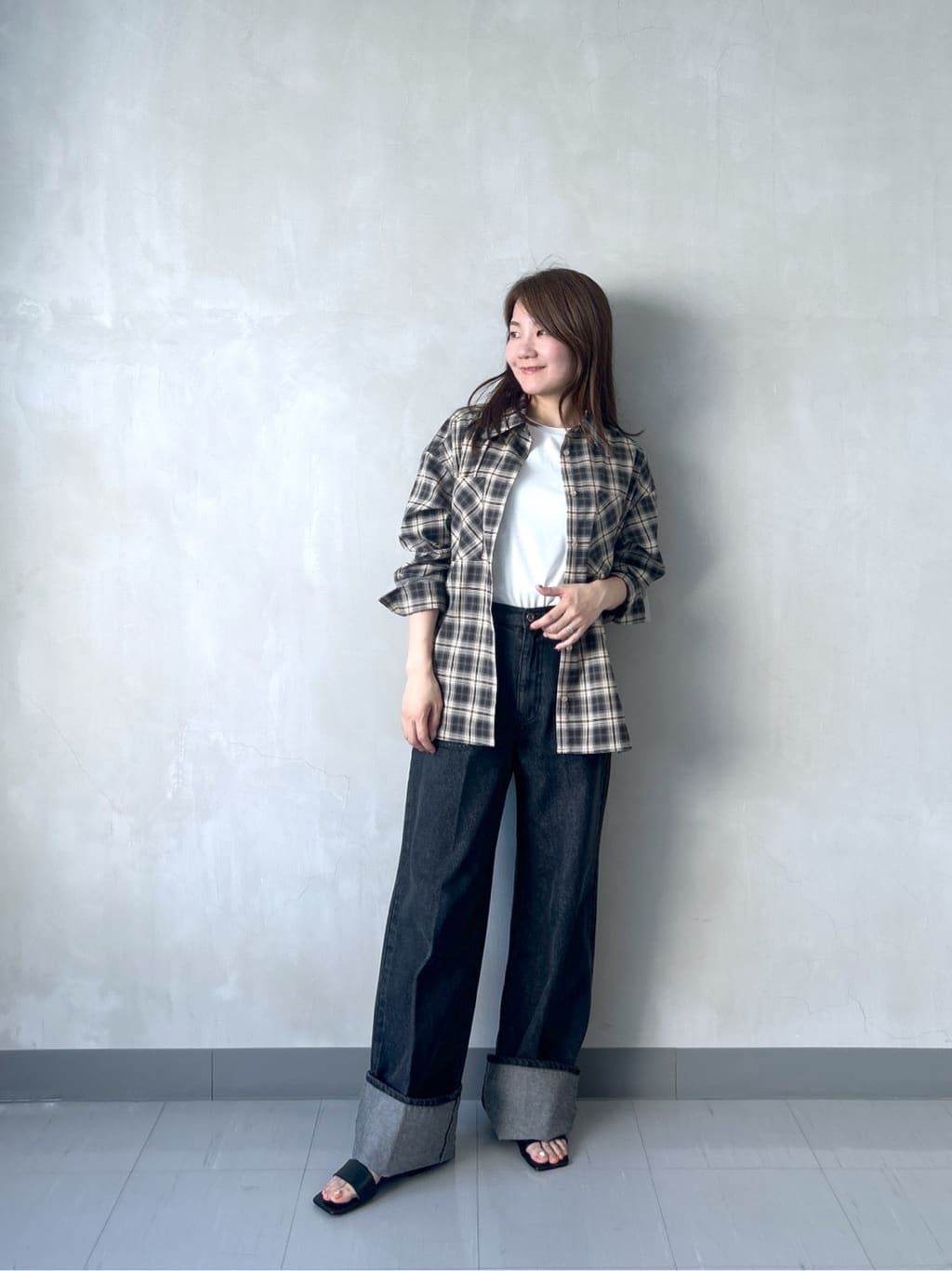 takaさんの「Dessin｜オンブレチェックシャツ」を使ったコーディネート