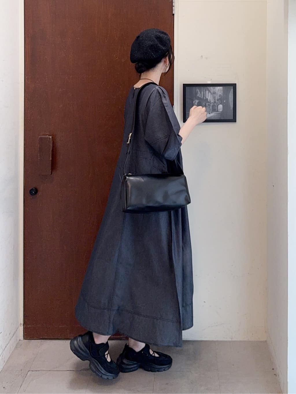𝐇𝐢𝐫𝐨𝐦𝐢さんの「SHOO･LA･RUE｜【S-LL】配色ステッチがアクセント デニムワンピース」を使ったコーディネート