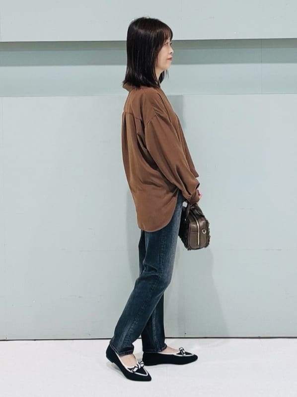 makiさんの「UNTITLED｜【セットアップ可/スキッパー/ゆったり】リラクパウダーシャツ」を使ったコーディネート