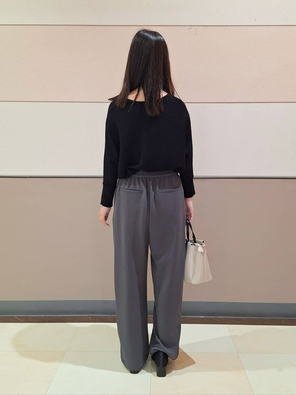 Sachaさんの「SHOO･LA･RUE｜【S-LL/ストレッチ】脚のラインを拾いにくい スマートワイドパンツ」を使ったコーディネート