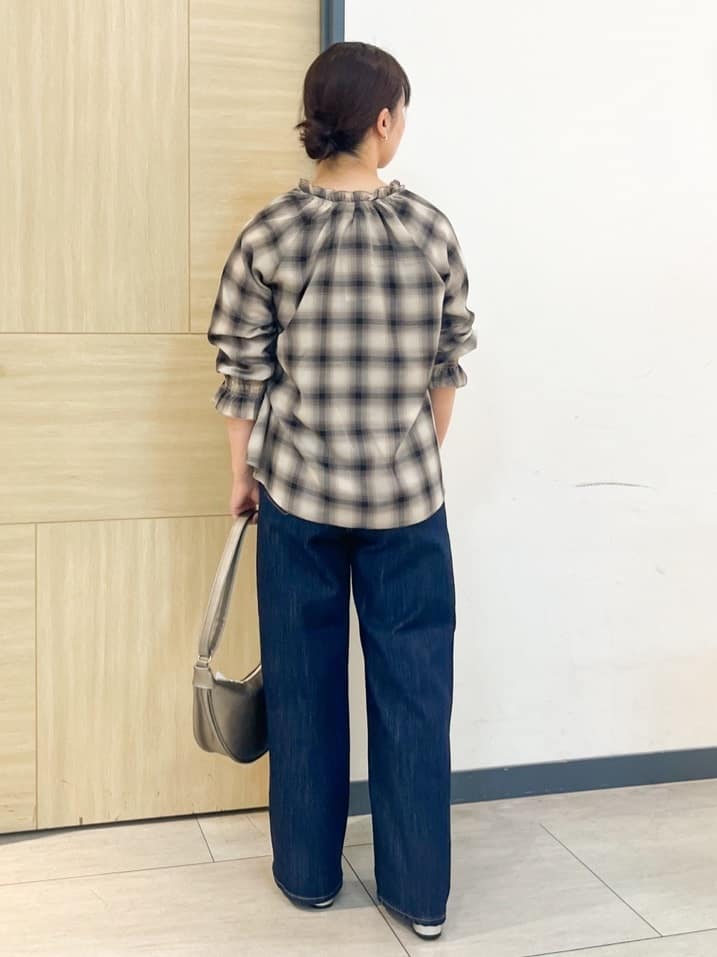 YOさんの「grove｜【美シルエット/選べる着丈】大人のためのバギーデニム」を使ったコーディネート