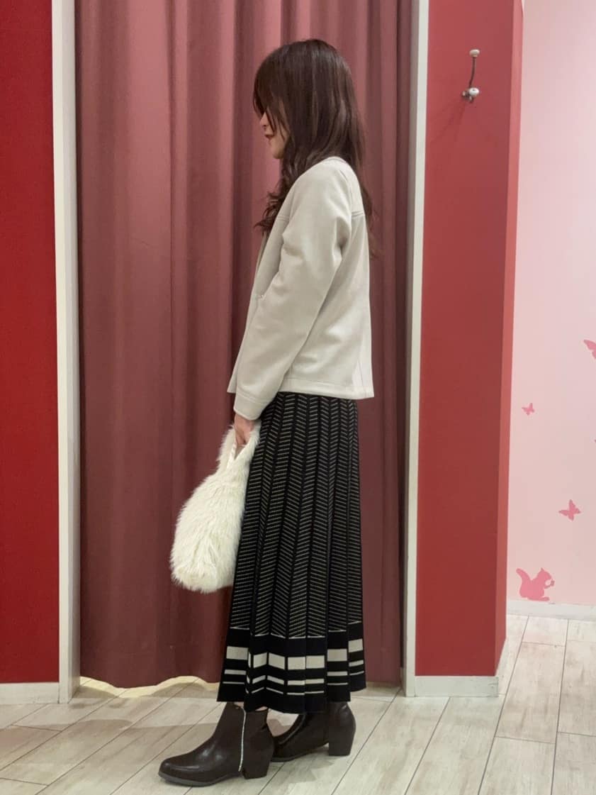 hassyさんの「SHOO･LA･RUE｜キラキラバックストレッチブーツ」を使ったコーディネート