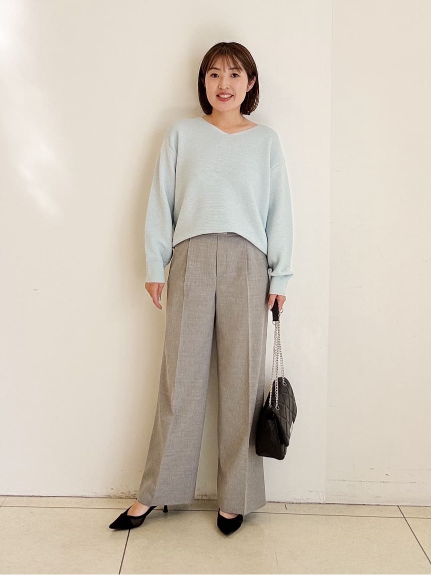 yoshiyaさんの「INDIVI｜【洗える／セットアップ可能】凹凸ストレッチ素材ストレートパンツ」を使ったコーディネート