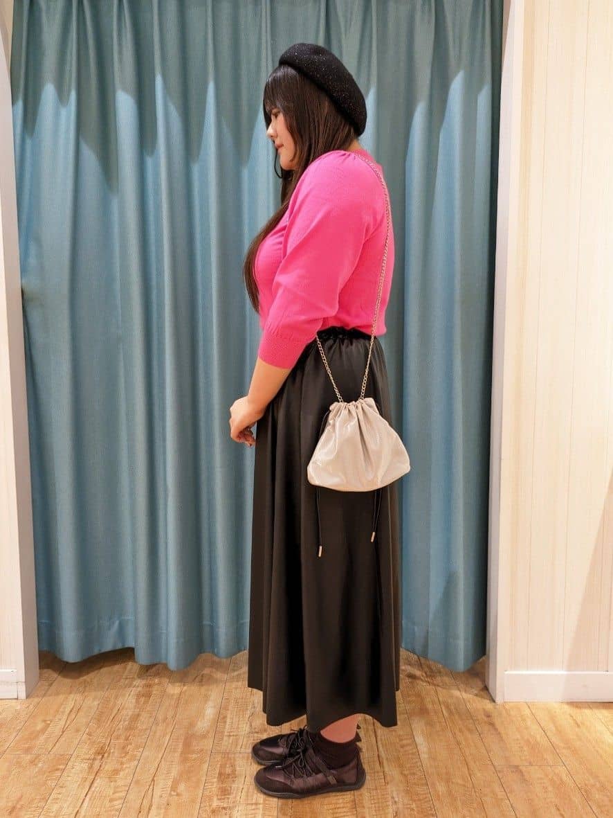 うりさんの「SHOO･LA･RUE｜【洗濯機可/S-LL/アンサンブル可】8分袖で手元を華奢に魅せる さらっとタッチニット」を使ったコーディネート
