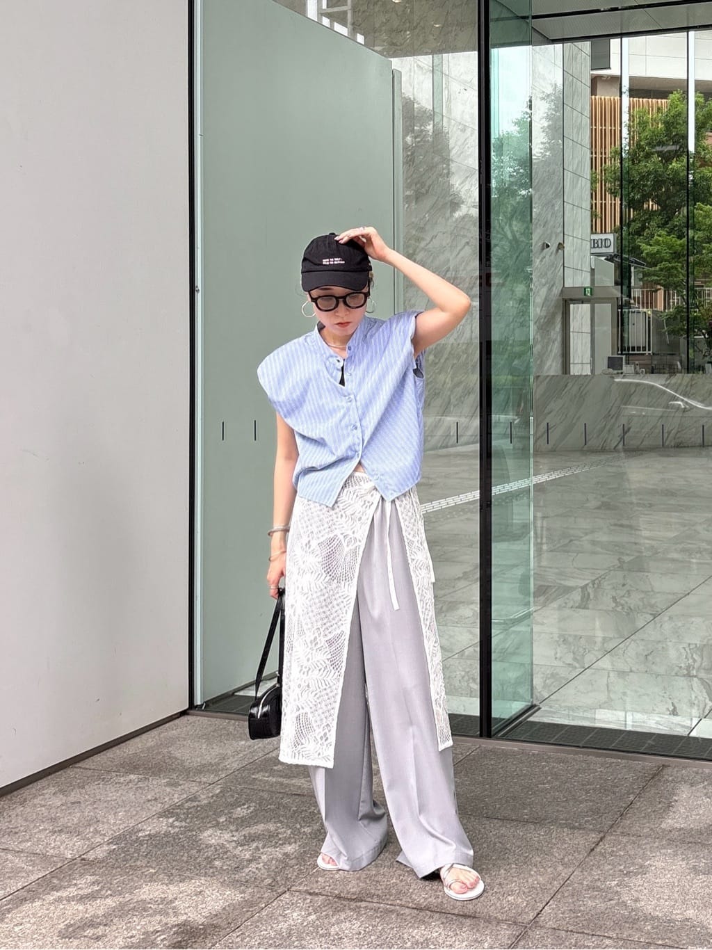 kotakiさんの「INDIVI｜【セットアップ可能】サキソニーサイドラインパンツ」を使ったコーディネート