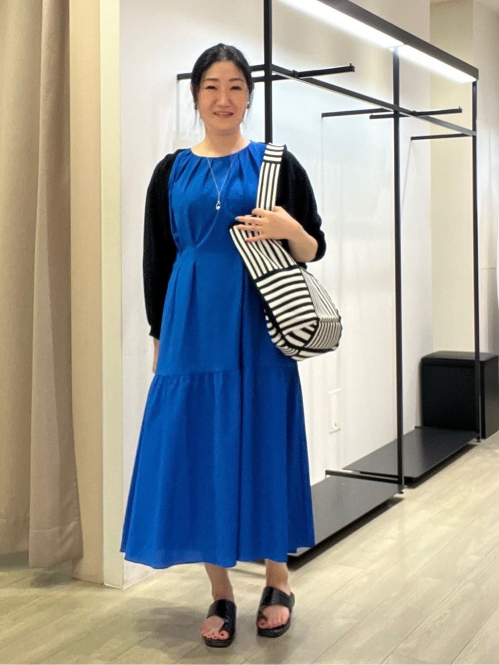 TOMOMIさんの「INDIVI｜【1枚でコーデ完成！】タックワンピース」を使ったコーディネート