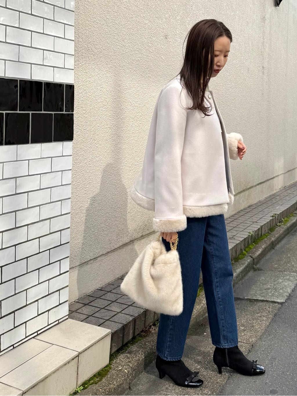 teiさんの「Couture brooch｜【大人可愛い・リボン取り外し可】前後2WAYラメリブ シアープチフリルニット」を使ったコーディネート