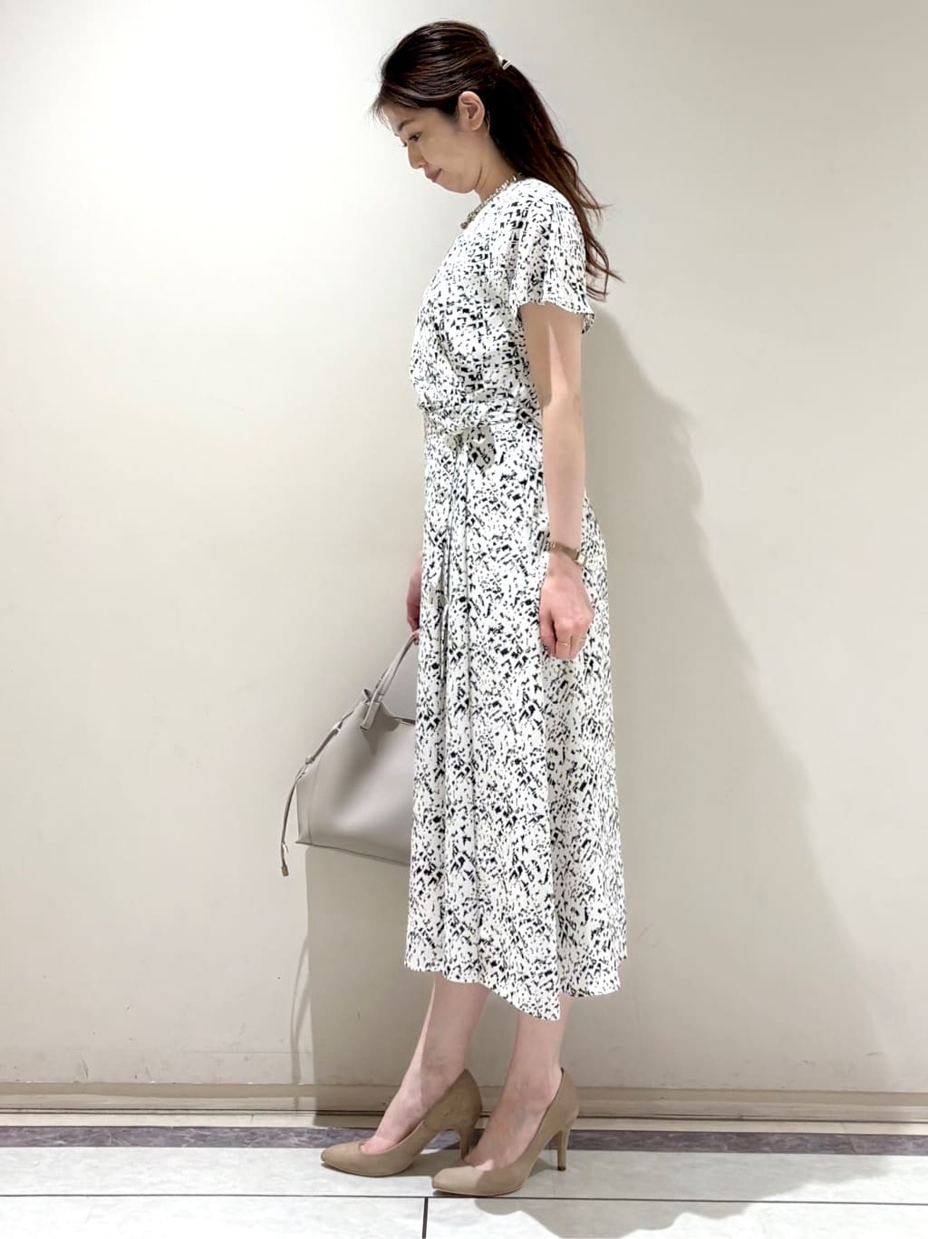 sakiさんの「COUP DE CHANCE｜【手洗い可/軽量】シンプルラメ混カーディガン」を使ったコーディネート
