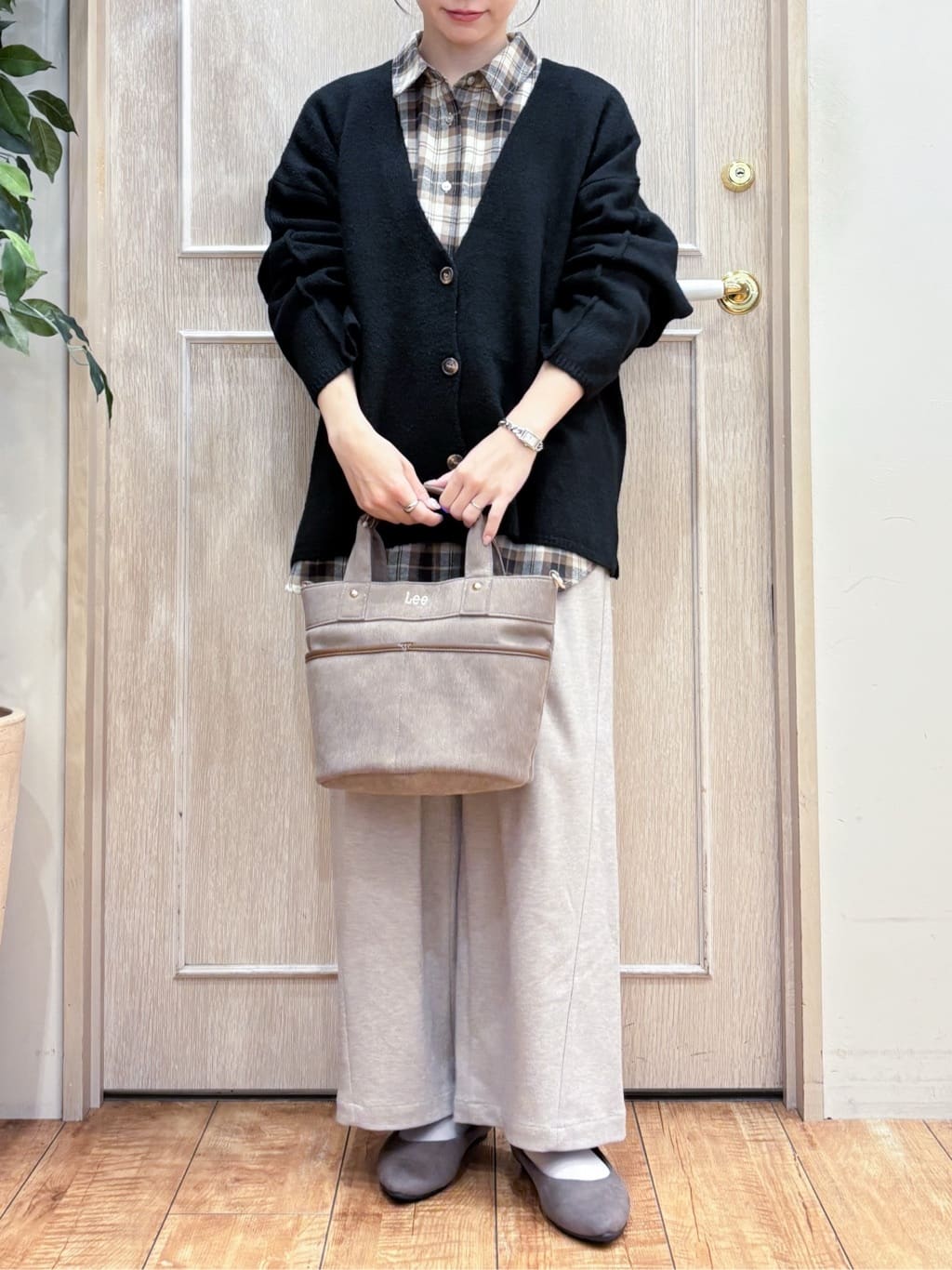 なみさんの「SHOO･LA･RUE｜【洗濯機可】ふわっと軽く羽織れる オーバーサイズカーディガン」を使ったコーディネート
