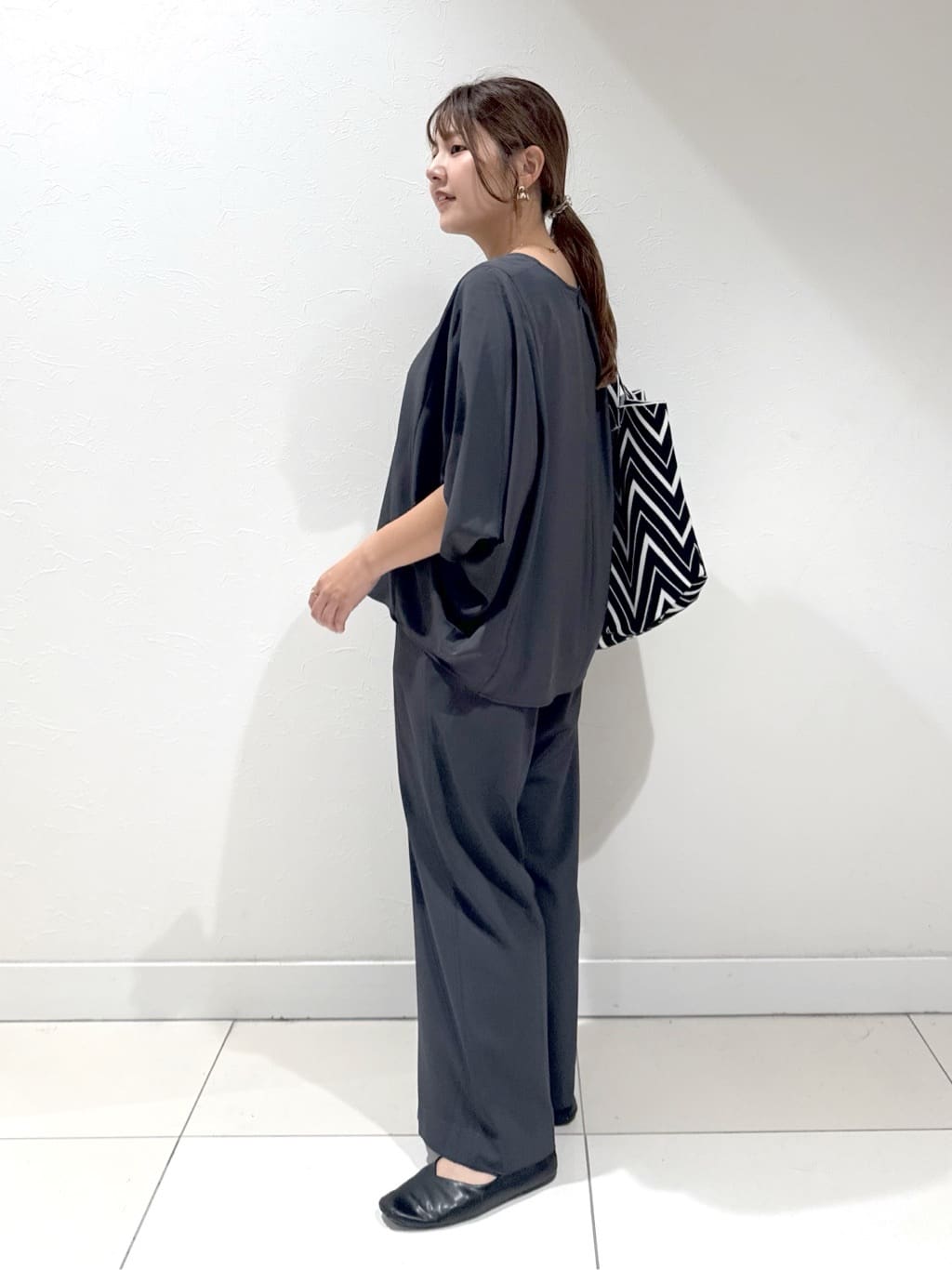 YUUKIさんの「INDIVI｜【体型カバー/SETUP可能】ジョーゼット　ドルマンブラウス」を使ったコーディネート