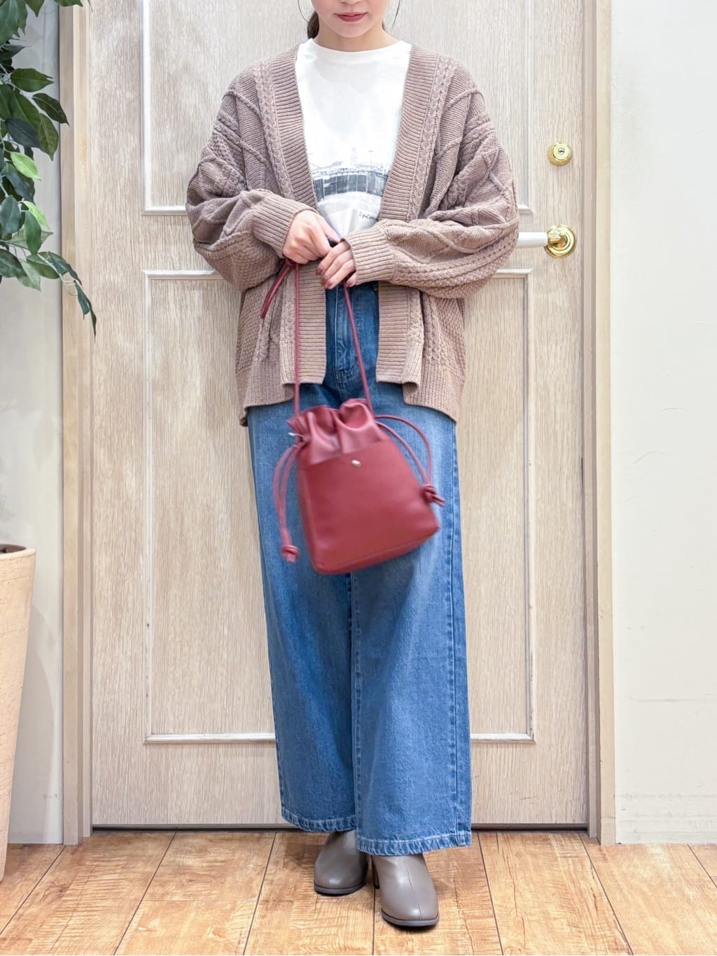なみさんの「SHOO･LA･RUE｜グラフィックアソート ベーシックロンT」を使ったコーディネート