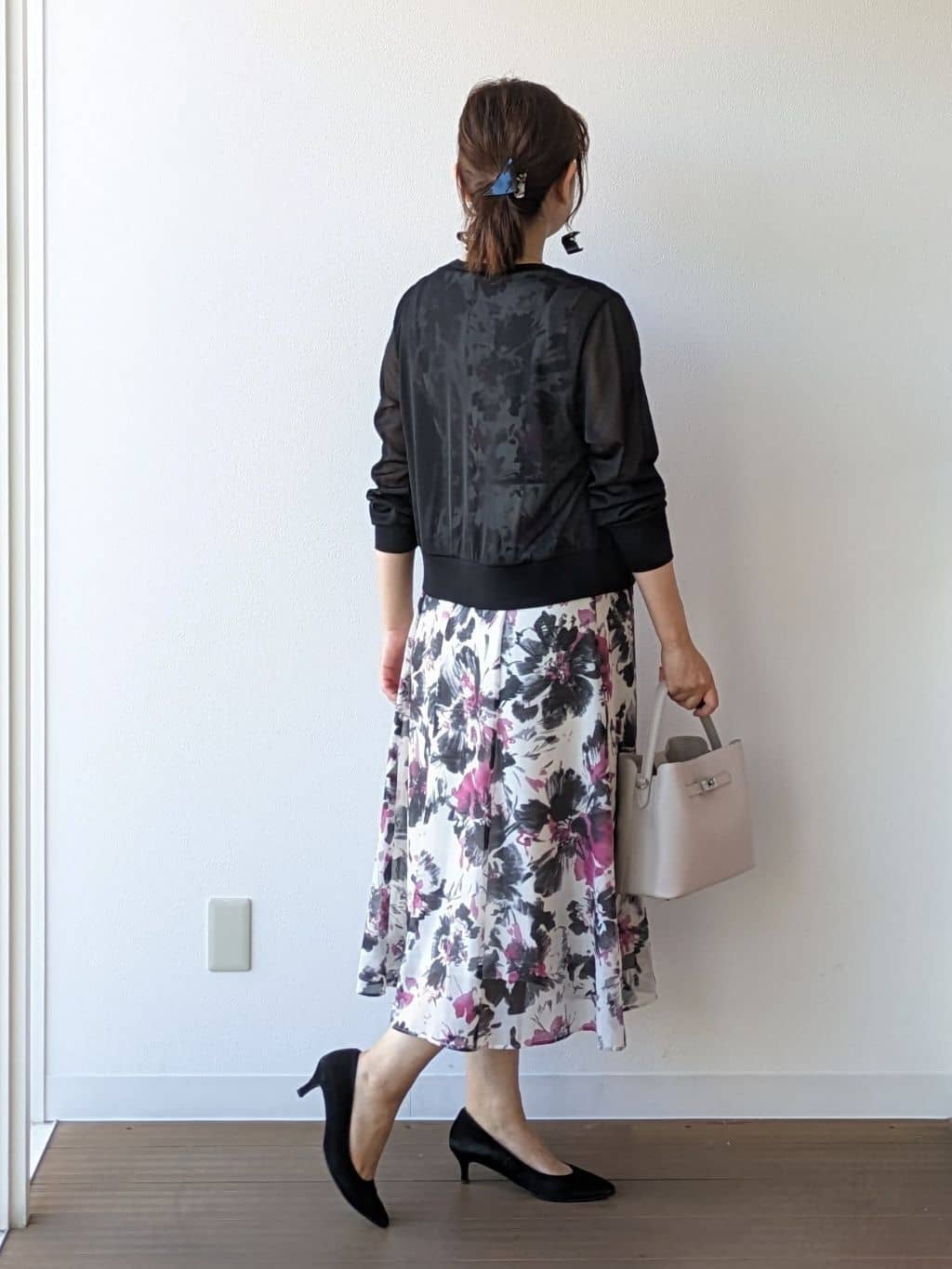 なみきさんの「UNTITLED｜【シアー/エレガント/花柄/夏ワンピ】ペイントフラワーワンピース」を使ったコーディネート