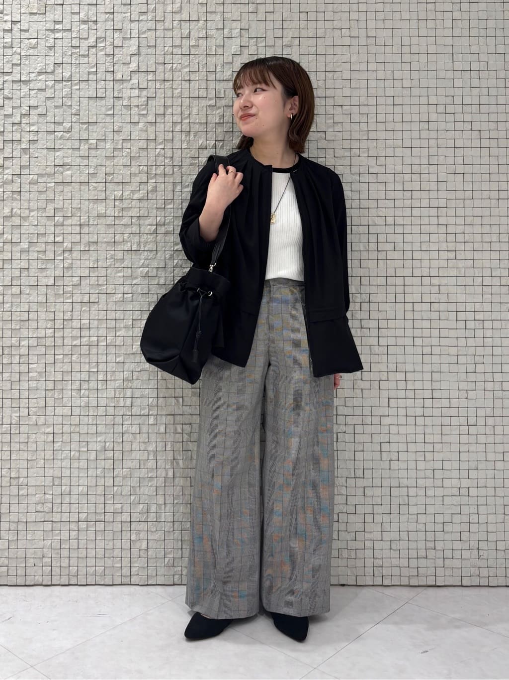 sakuさんの「INDIVI｜【褒められパンツ】ワンタックワイドパンツ」を使ったコーディネート