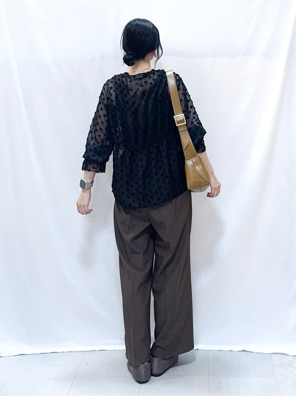 𝐇𝐢𝐫𝐨𝐦𝐢さんの「SHOO･LA･RUE｜【S-LL/セットアップ可/洗濯後しわになりにくい】きちんと見え タックワイドパンツ」を使ったコーディネート