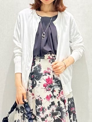Miwaさんの「UNTITLED｜【シアー/後ろウエストゴム】ペイントフラワースカート」を使ったコーディネート