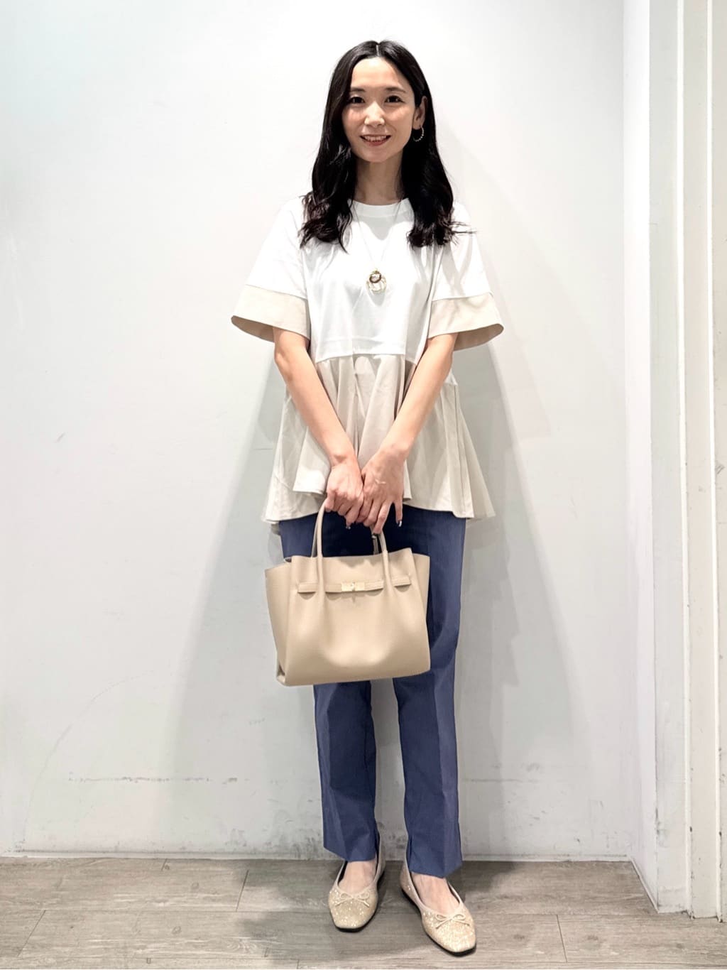yuicciさんの「OPAQUE.CLIP｜配色フハクドッキングペプラムトップス【洗濯機洗い可／抗ピル】」を使ったコーディネート