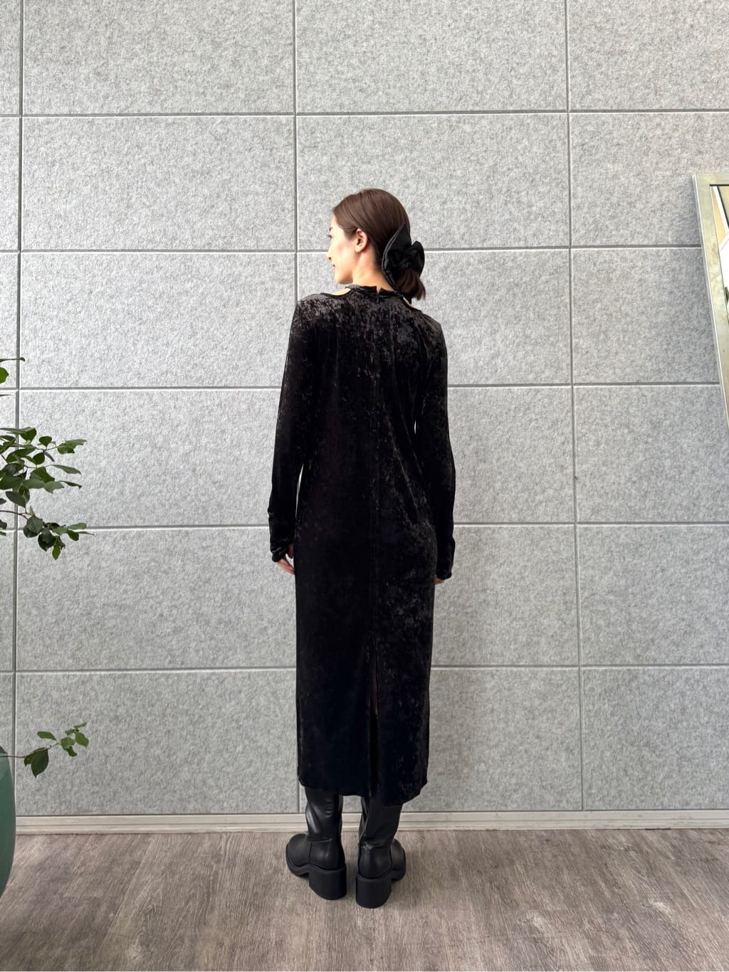 uchi__yamaさんの「CODE A｜【Re】neck point velour dress」を使ったコーディネート