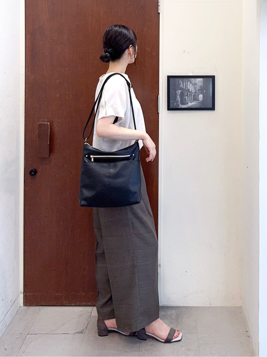 𝐇𝐢𝐫𝐨𝐦𝐢さんの「SHOO･LA･RUE｜キラッと光るラメとスパンコールが印象的 メッシュカーディガン」を使ったコーディネート