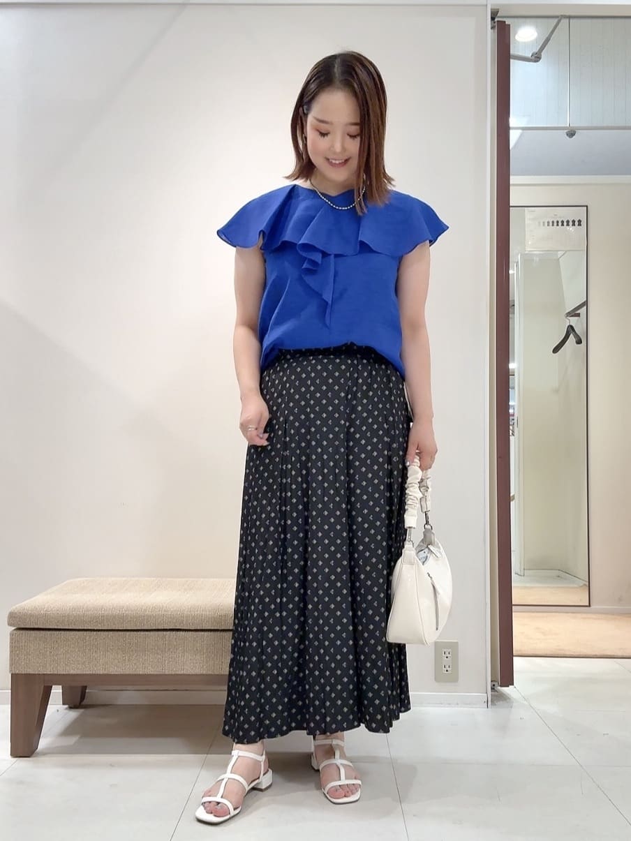 YUIさんの「UNTITLED｜【きれいめ/洗える/フリル】ラッフルシアーブラウス」を使ったコーディネート
