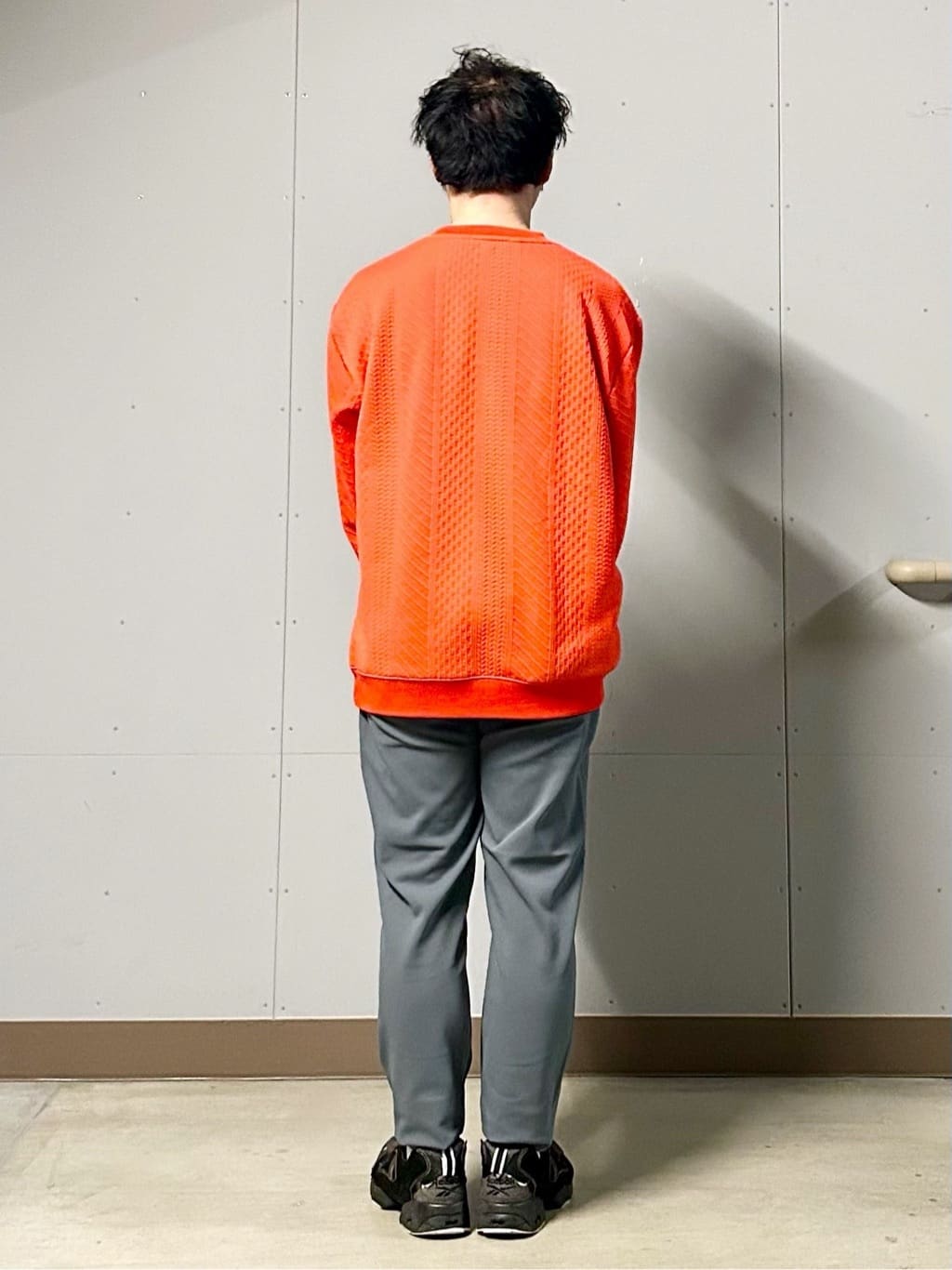KENJI Iさんの「THE SHOP TK｜【無地に飽きた方へ】ふくれジャカードスウェット　洗濯機OK/6色展開/ユニセックスでおすすめ！」を使ったコーディネート