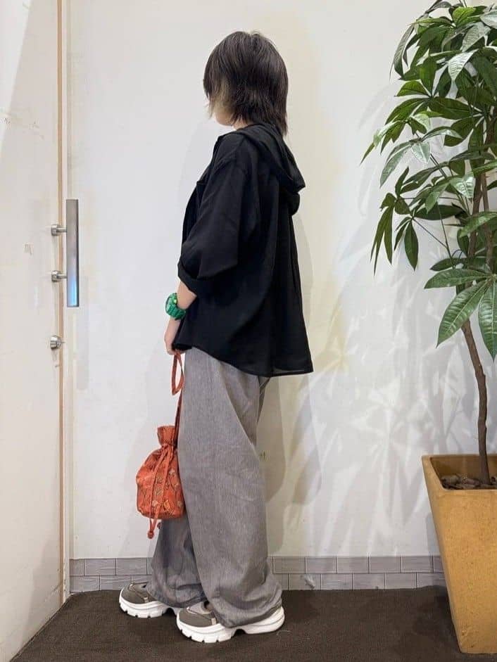 misakiさんの「SHOO･LA･RUE｜暑い夏も軽やかに デニムイージーワイドパンツ」を使ったコーディネート
