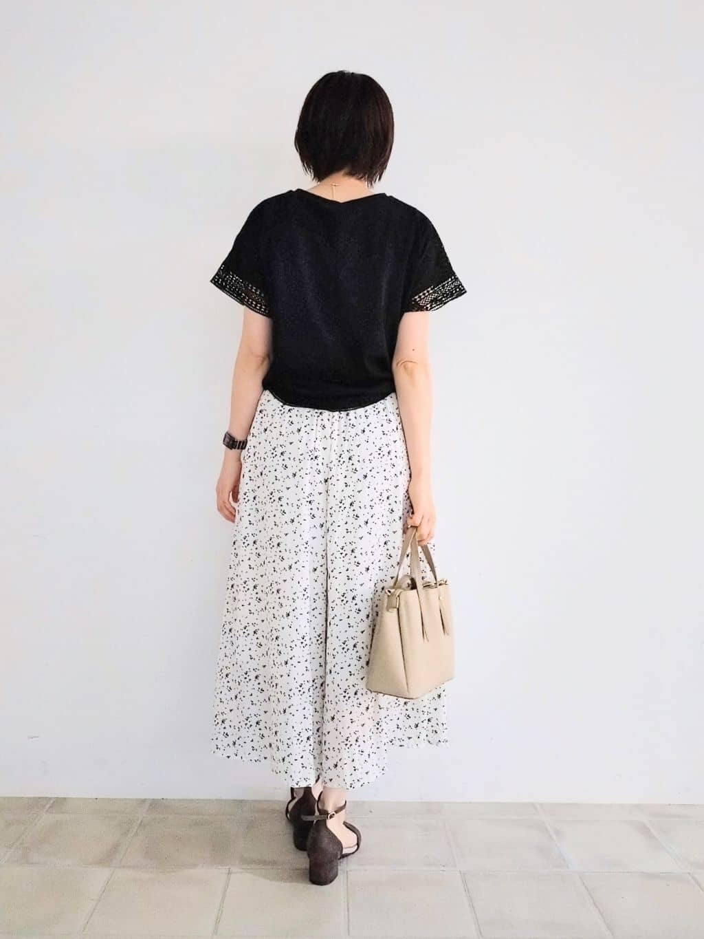 miomioさんの「SHOO･LA･RUE｜【S-LL/ひんやり】インせず決まる 楽してきれいなレース付きトップス」を使ったコーディネート