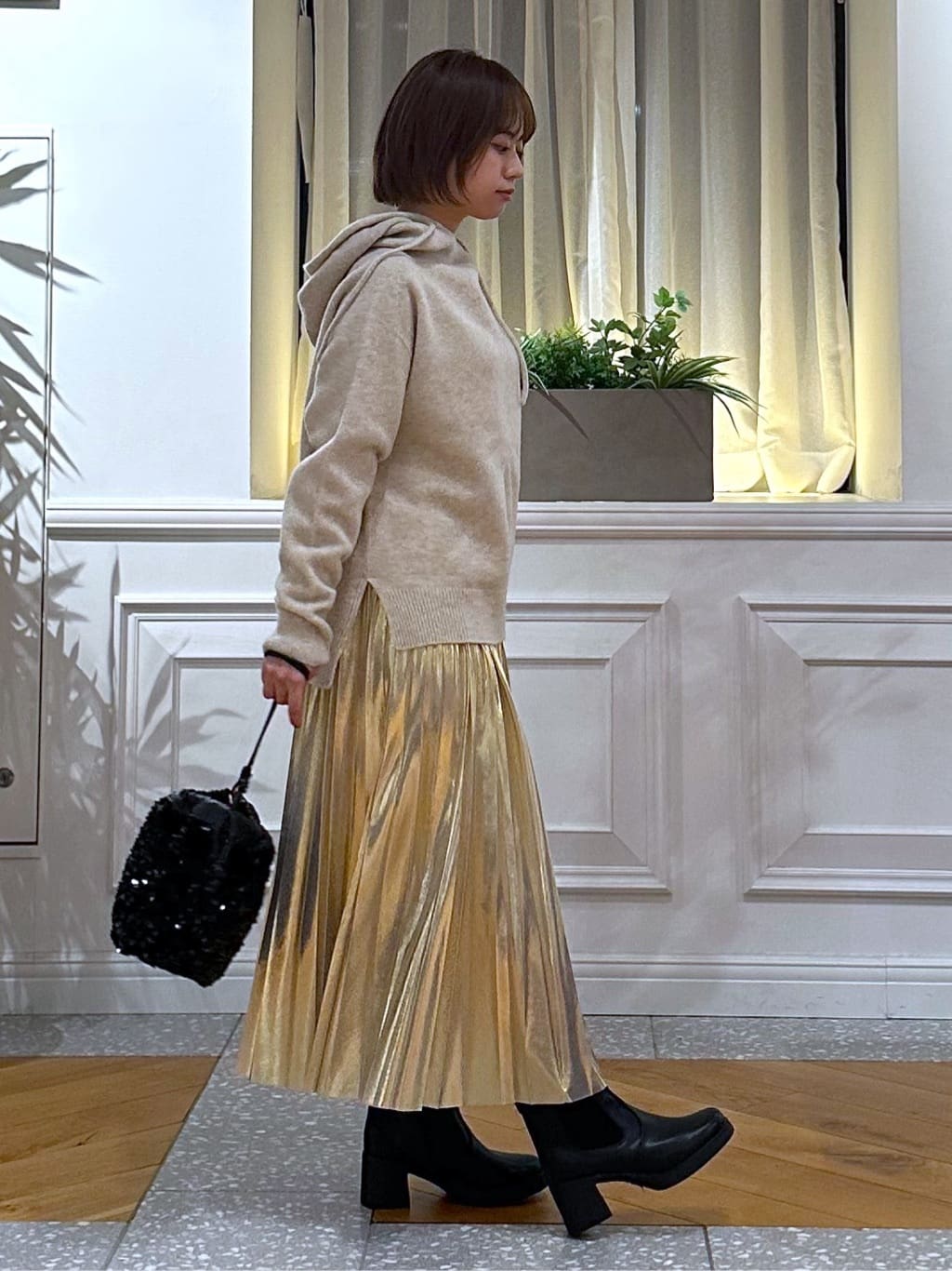 なべこさんの「DRESSTERIOR｜◆【洗える/ストレッチ性/オンオフ】箔プリントプリーツスカート」を使ったコーディネート