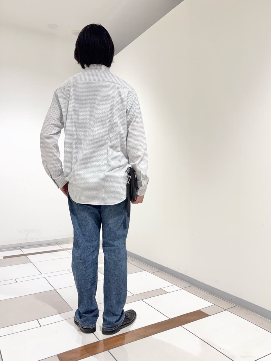 及川さんの「TAKEO KIKUCHI｜【抗菌防臭/シーズンレス】シアサッカーギンガムチェック ストレッチシャツ」を使ったコーディネート