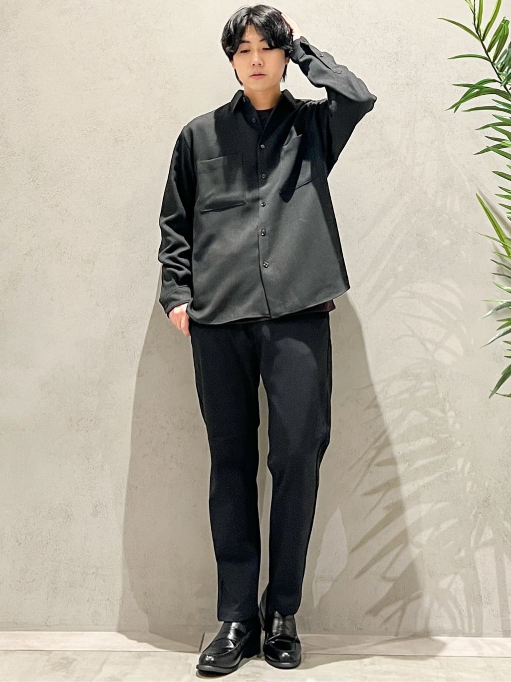 SHI-MAさんの「THE SHOP TK｜リンクスジオメトリック長袖Tシャツ【サスティナブル素材使用/洗濯機OK】」を使ったコーディネート