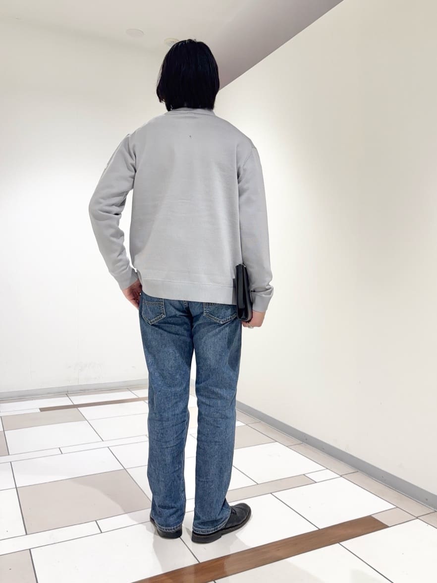 及川さんの「TAKEO KIKUCHI｜アンチピリング ジップアップ ニット」を使ったコーディネート