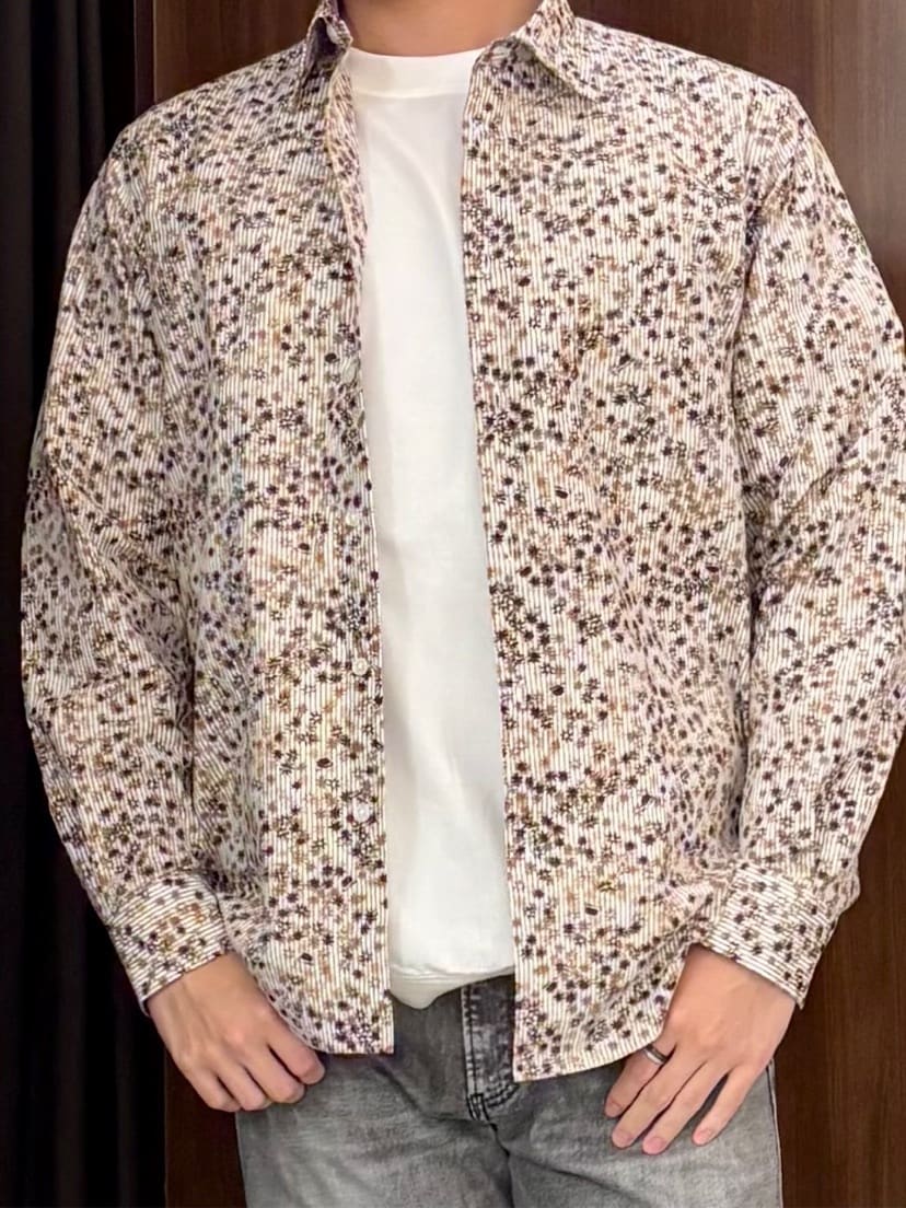 中村さんの「TAKEO KIKUCHI｜ストライプ小花 長袖シャツ」を使ったコーディネート