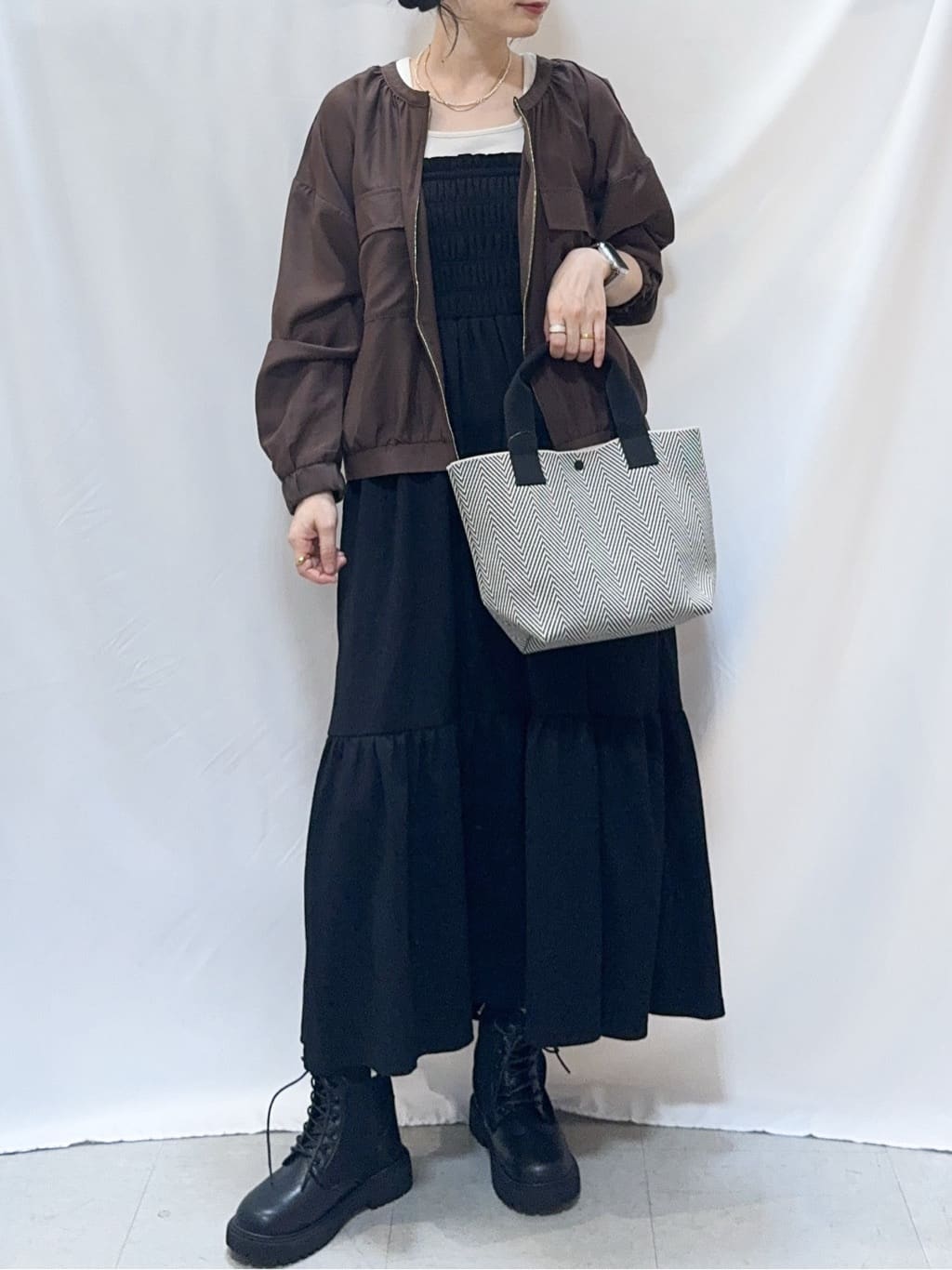 𝐇𝐢𝐫𝐨𝐦𝐢さんの「SHOO･LA･RUE｜【S-LL】寒暖差のある時期に 大人上品なシアーブルゾン」を使ったコーディネート