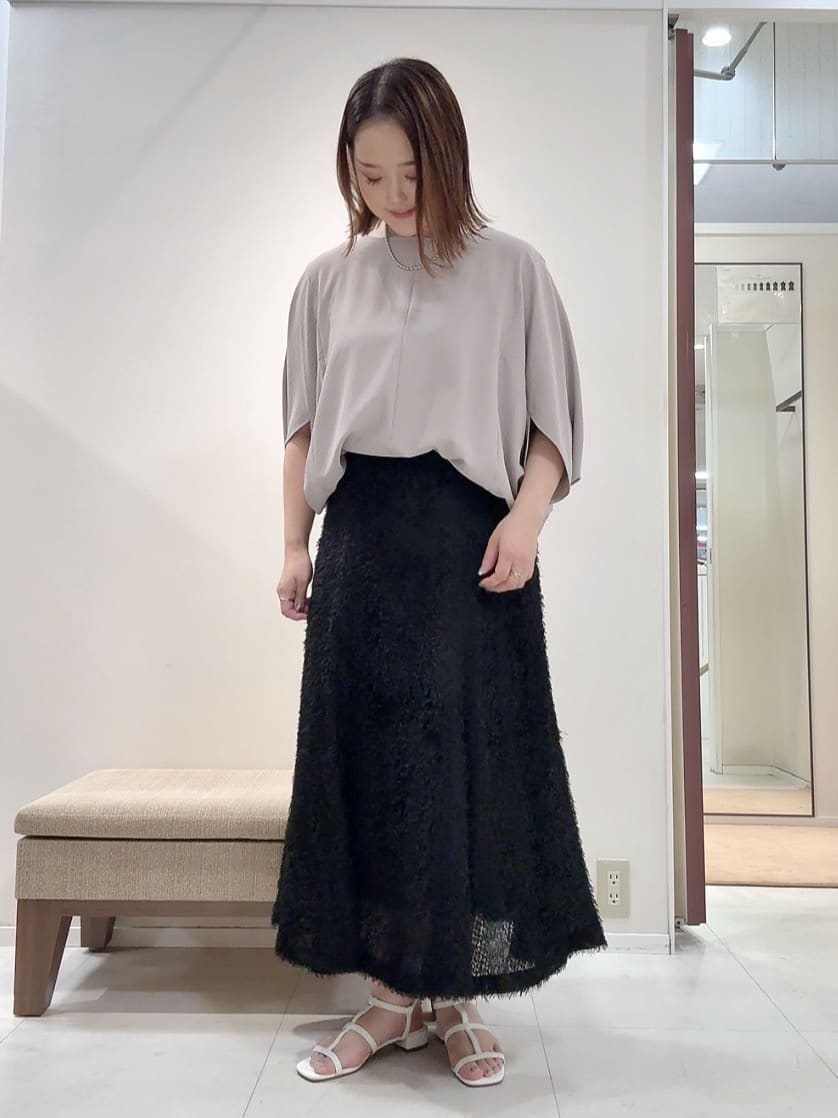 YUIさんの「UNTITLED｜【セットアップ可/後ろウエストゴム】フェザーマーメイドスカート」を使ったコーディネート