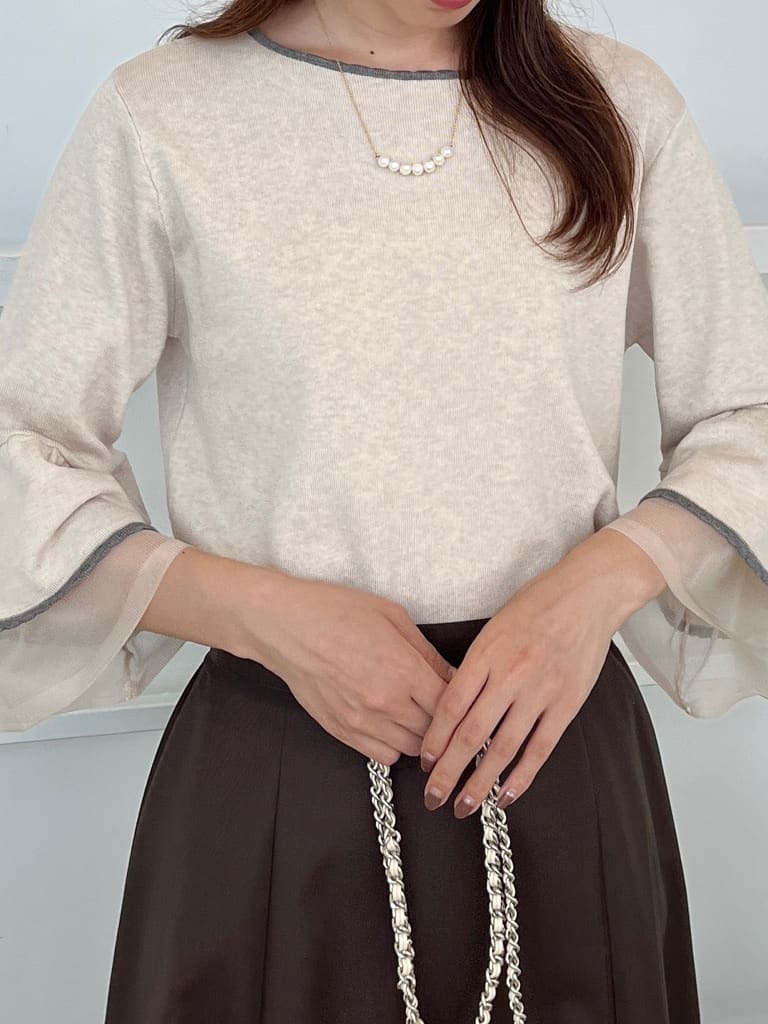 はばさんの「Couture brooch｜【フェミニン・着映え・通勤】シアーフレアー袖ニットトップス」を使ったコーディネート
