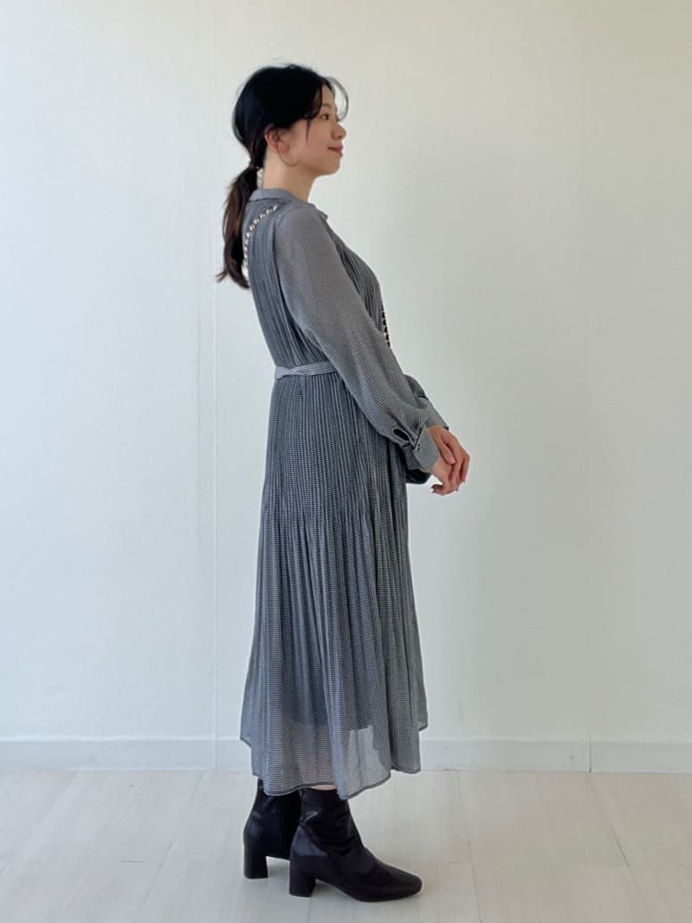 Mori Moriさんの「index｜《5色展開／S-3Lサイズ》プリーツフレアワンピース【洗濯機OK／防シワ】」を使ったコーディネート
