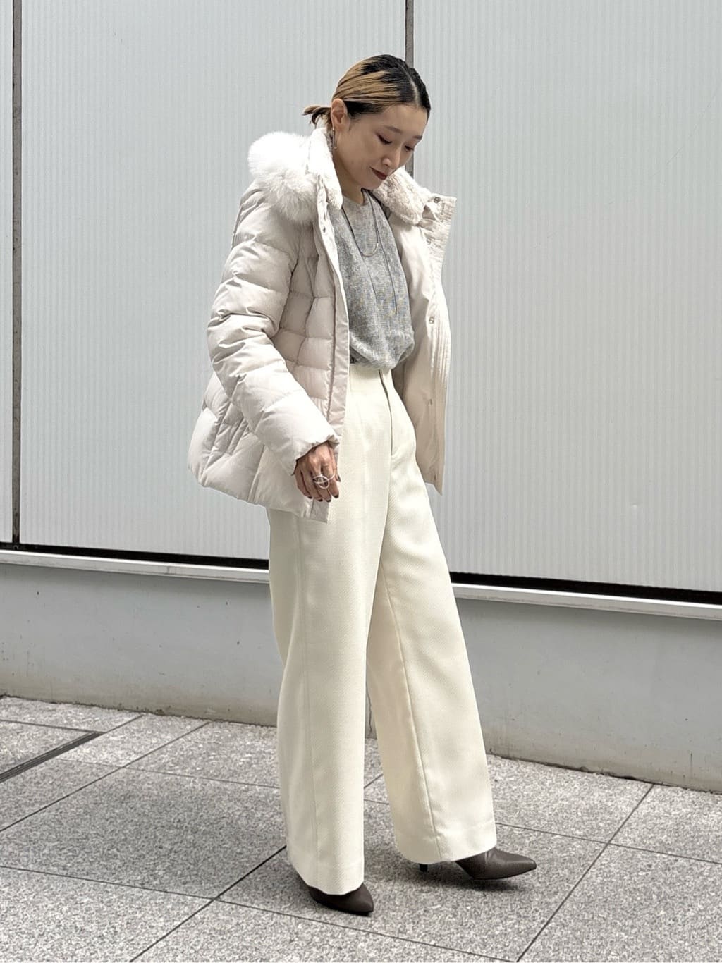 kotakiさんの「INDIVI｜【名品／撥水／抗菌防臭】ショート丈リサイクルダウンコート」を使ったコーディネート