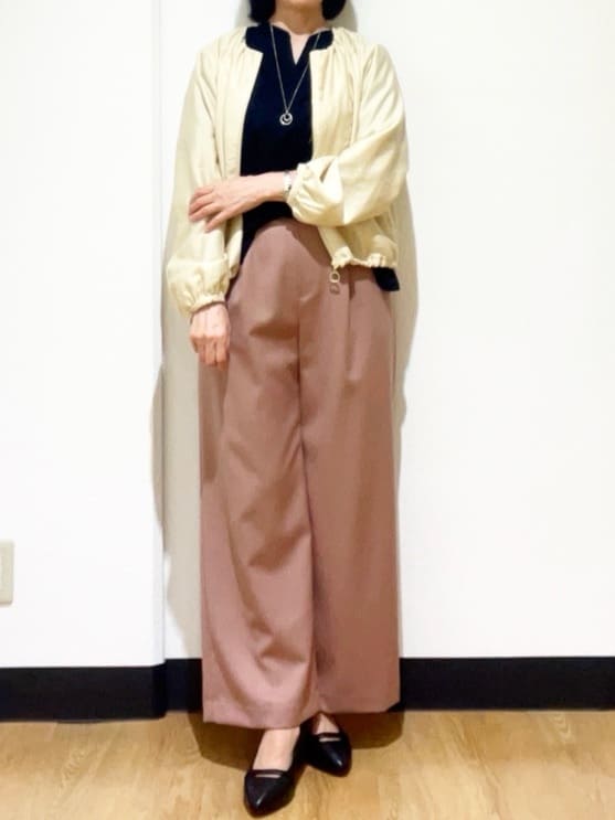 フクさんの「Reflect｜【すっきり見え！長め丈／マシンウォッシュ可】スキッパーネックジャージトップス」を使ったコーディネート