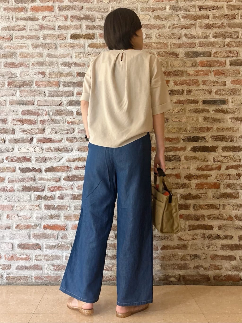 しばさんの「THE SHOP TK｜麻調メッシュブラウス【二の腕カバー/洗える】」を使ったコーディネート