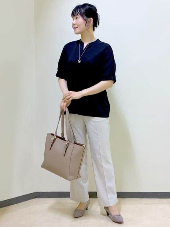  beni_gingerさんの「Reflect｜【すっきり見え！長め丈／マシンウォッシュ可】スキッパーネックジャージトップス」を使ったコーディネート