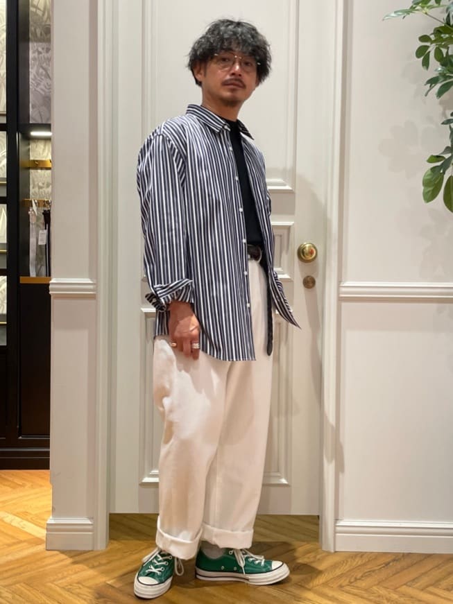 鶴田大士さんの「DRESSTERIOR｜THOMAS MASON ストライプシャツ」を使ったコーディネート