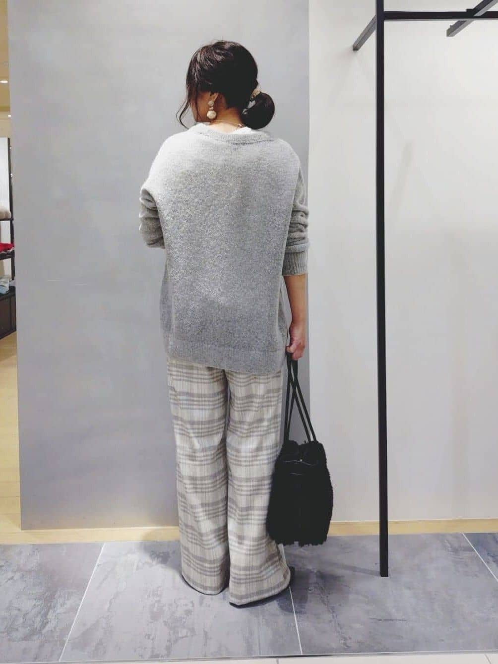 TOMOMIさんの「INDIVI｜ボアミドルバッグ」を使ったコーディネート