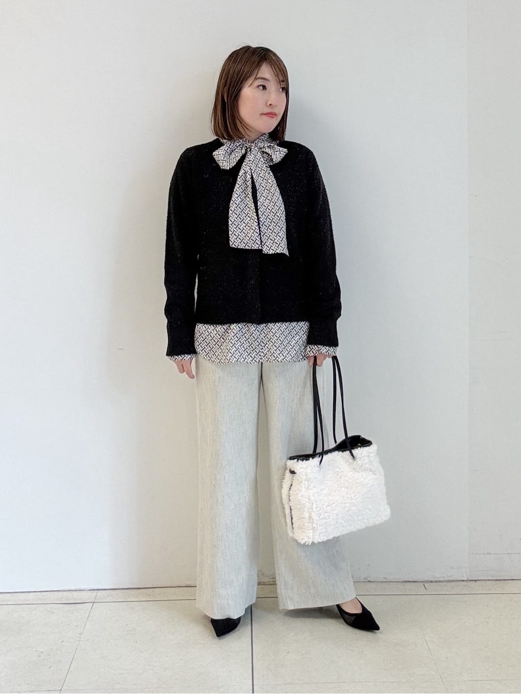 yoshiyaさんの「INDIVI｜ジオメプリントボウタイブラウス」を使ったコーディネート