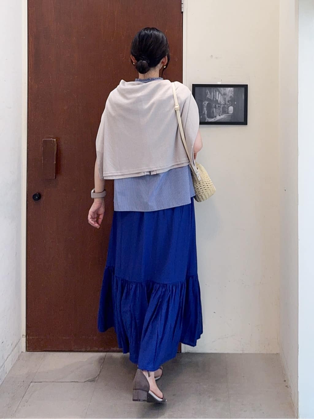 𝐇𝐢𝐫𝐨𝐦𝐢さんの「SHOO･LA･RUE｜【S-LL/ひんやり/UV】手の甲まで隠れる トッパーカーディガン」を使ったコーディネート